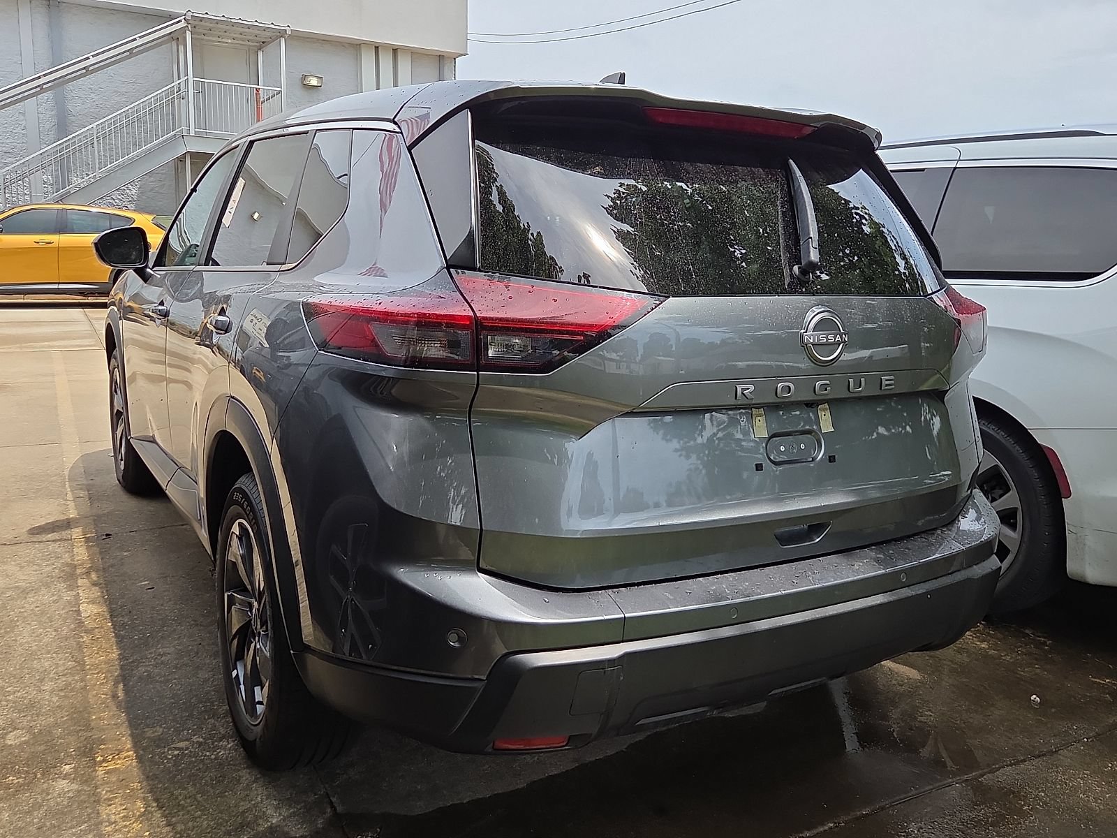 Used 2025 Nissan Rogue SV FWD image 3
