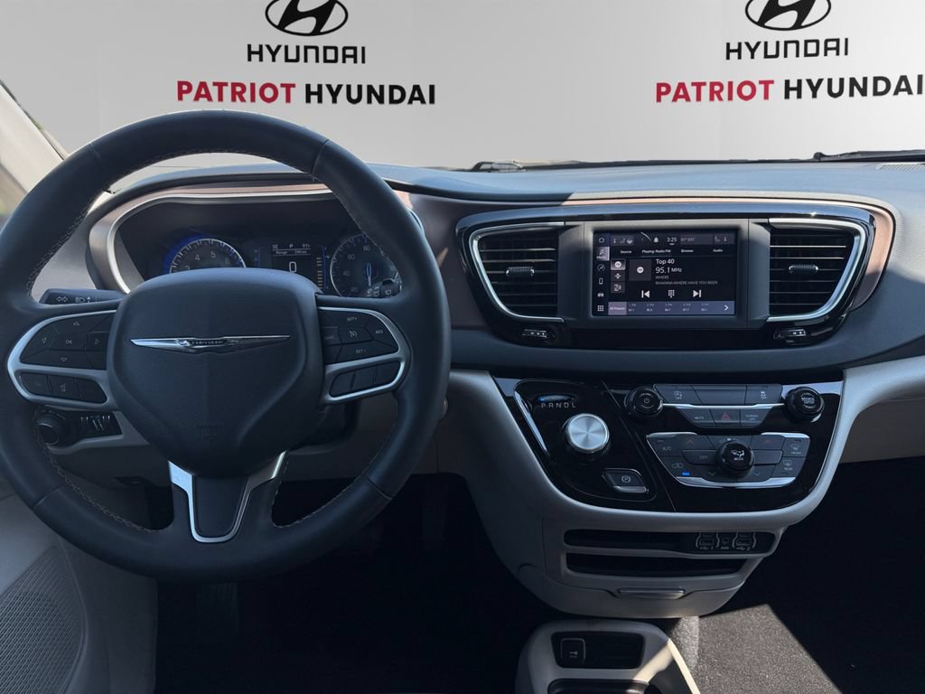 Used 2023 Chrysler Voyager LX FWD image 10