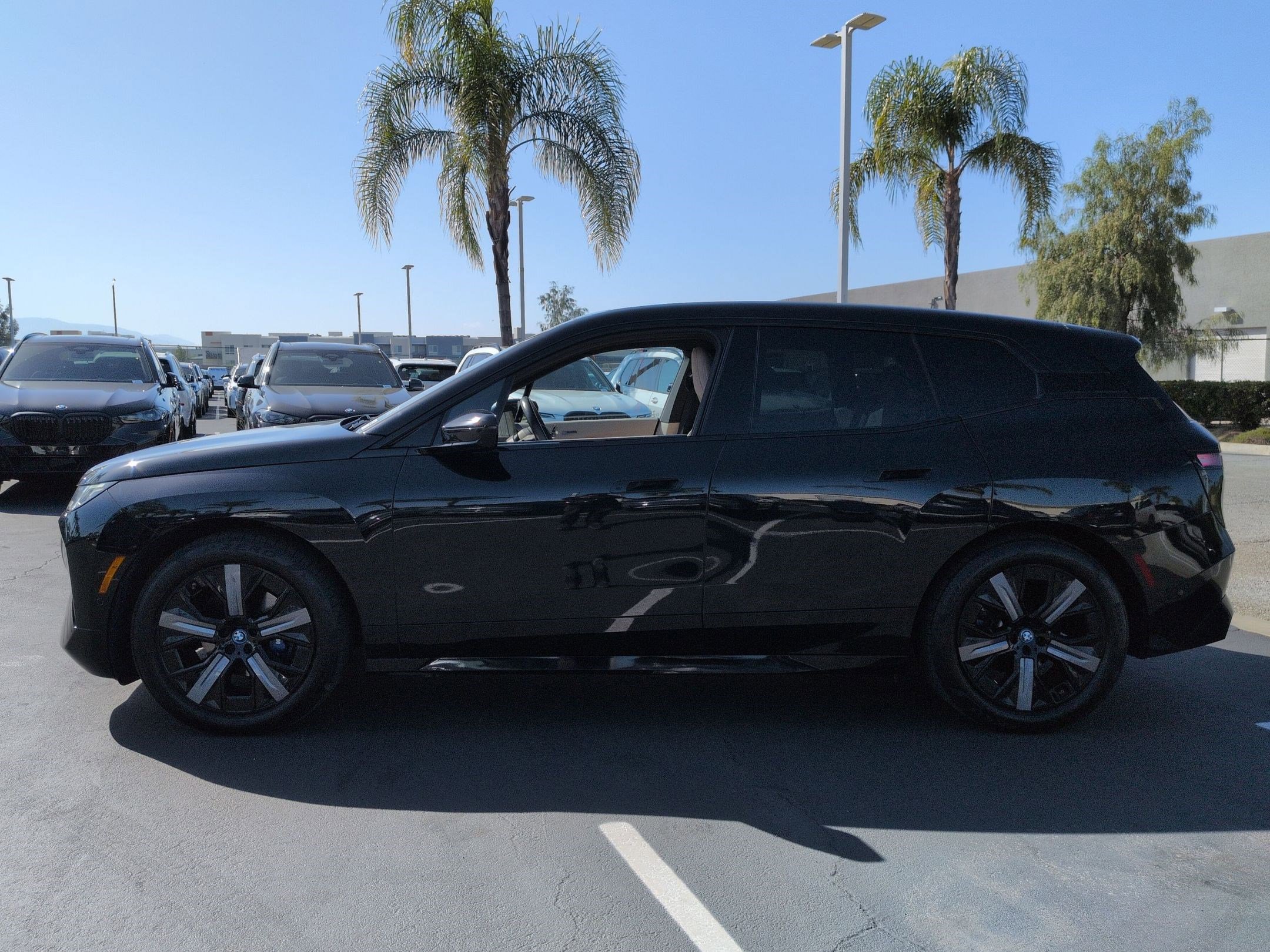 Used 2025 BMW iX M60 image 7
