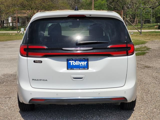 Used 2024 Chrysler Pacifica Touring-L FWD image 6