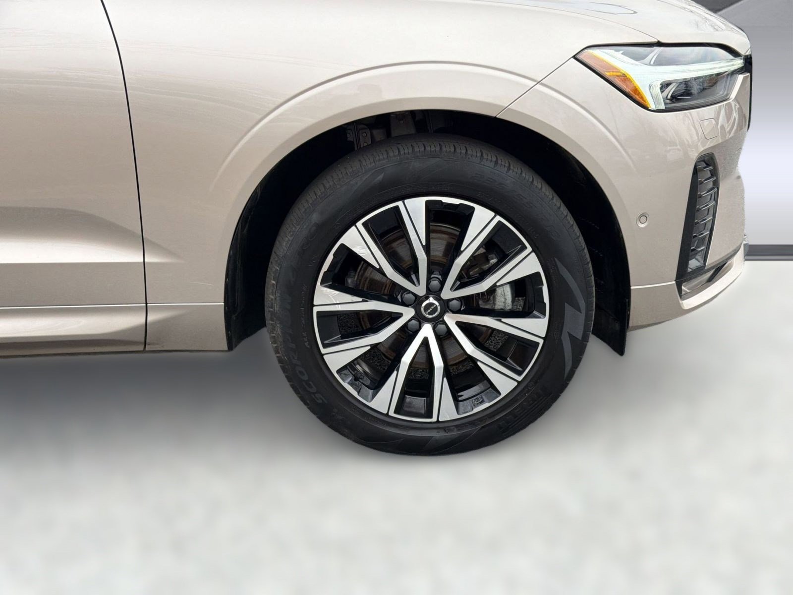 Certified 2024 Volvo XC60 B5 Plus w/ Climate Package image 12