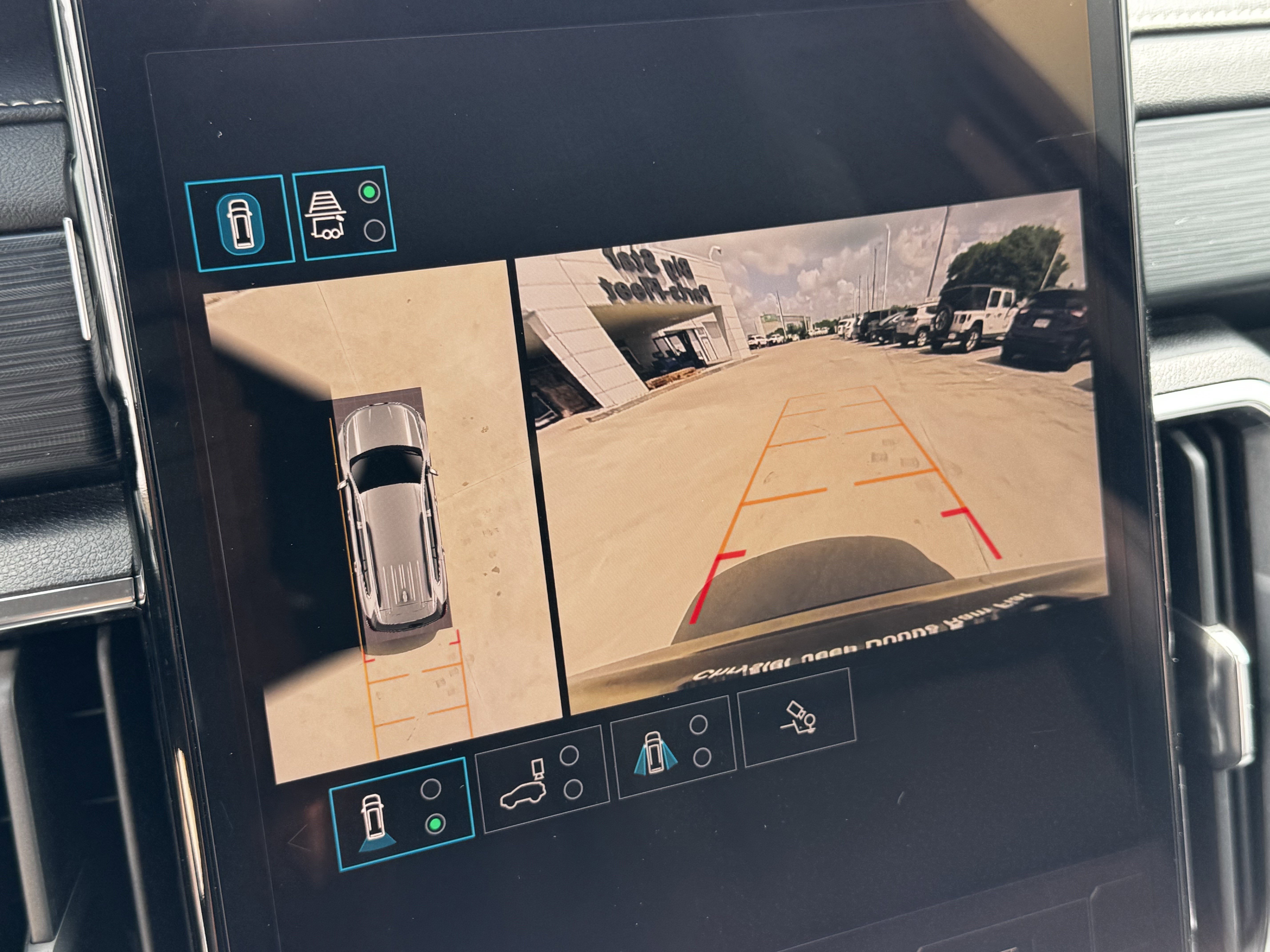 Used 2024 GMC Acadia Elevation FWD image 19