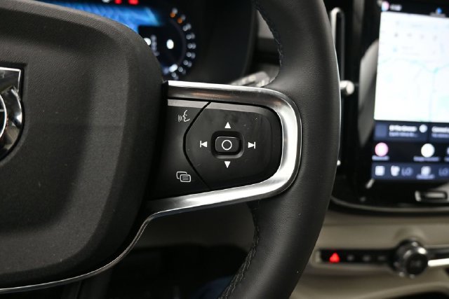 Used 2023 Volvo XC40 B5 Ultimate w/ Climate Package AWD/4WD image 24