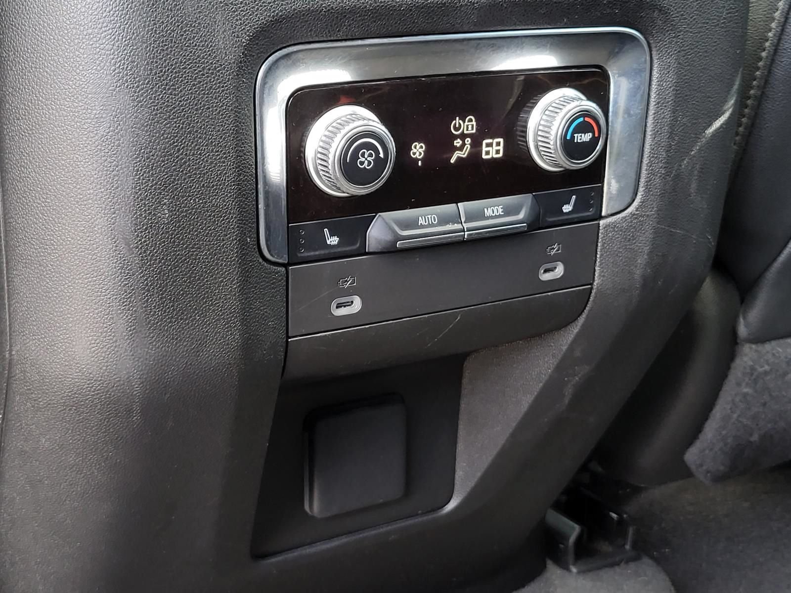Used 2022 GMC Yukon XL AT4 AWD/4WD image 18