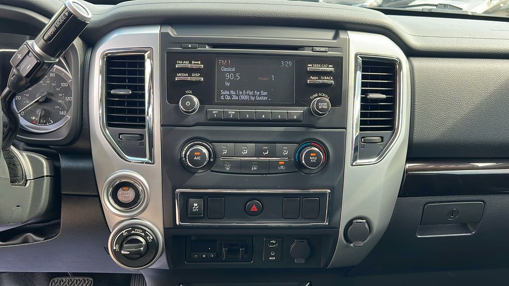 Used 2017 Nissan Titan SV image 22