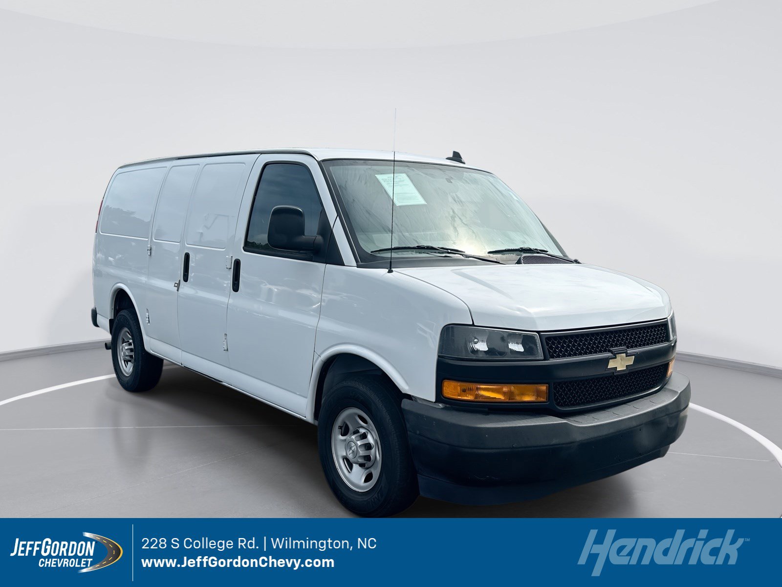 Used 2020 Chevrolet Express 2500 w/ Driver Convenience Package RWD image 1