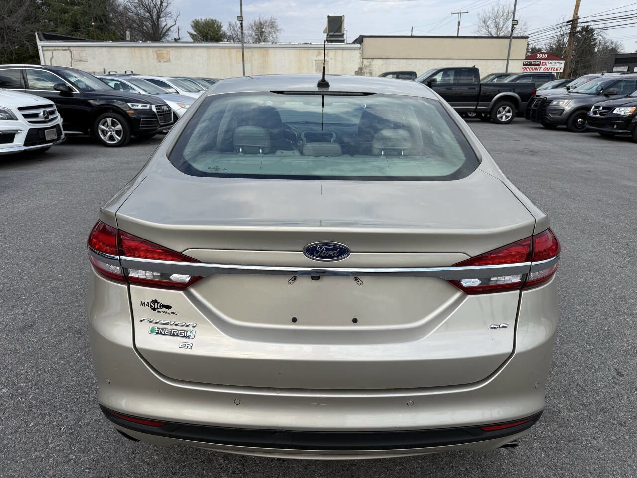 Used 2017 Ford Fusion Energi SE image 4