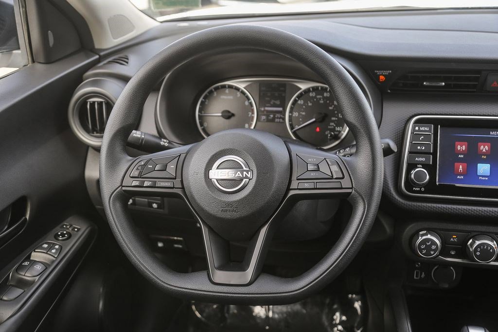Certified 2025 Nissan Kicks Play S image 14