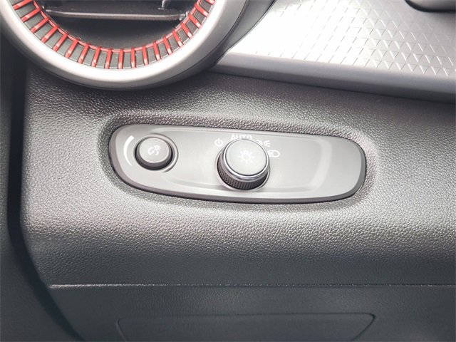 Used 2024 Chevrolet Trax RS w/ Sunroof Package image 21