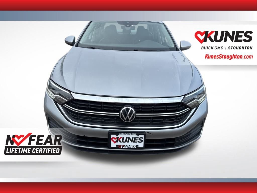 Used 2024 Volkswagen Jetta SE image 4