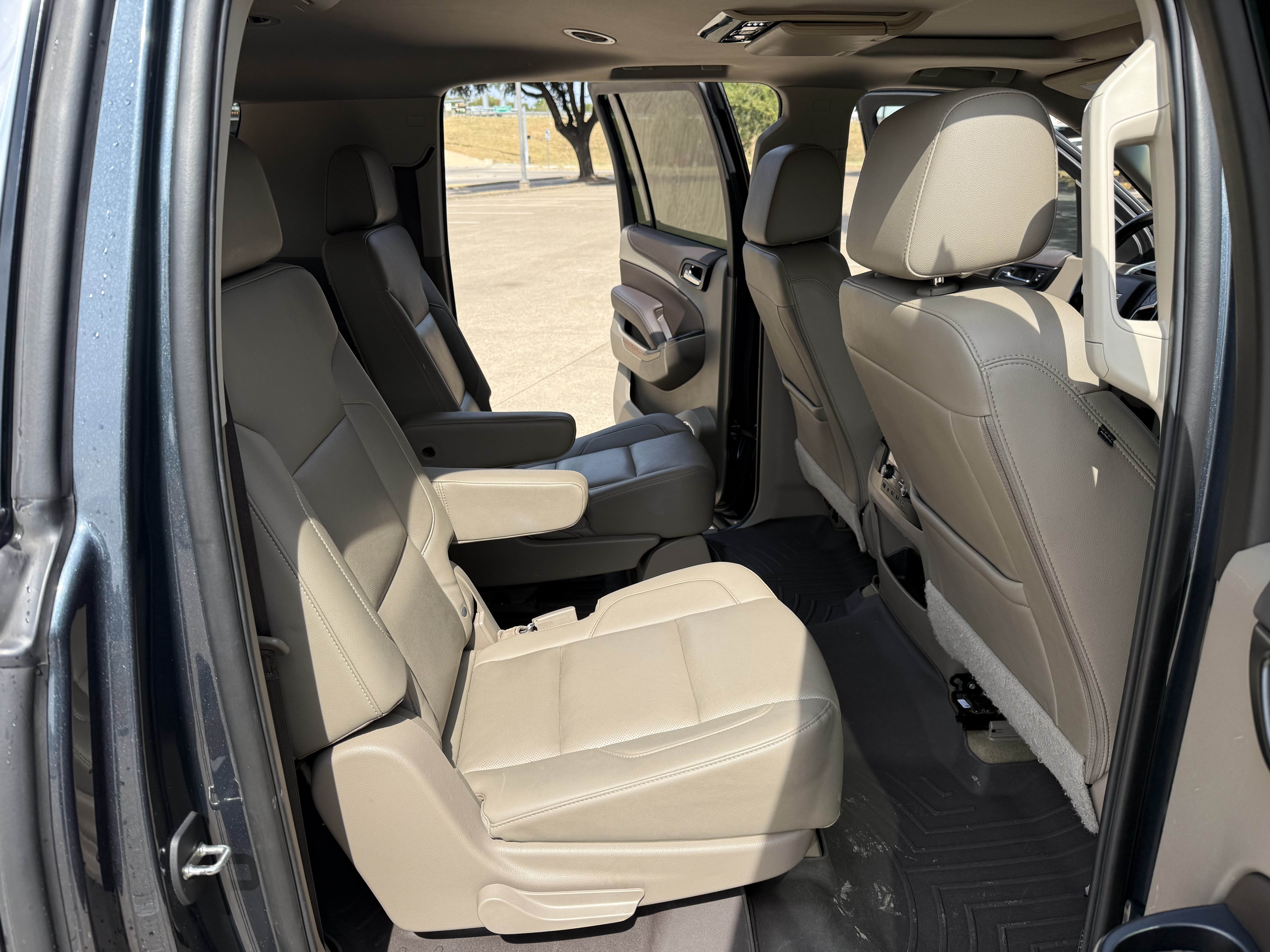 Used 2019 Chevrolet Suburban Premier RWD image 12