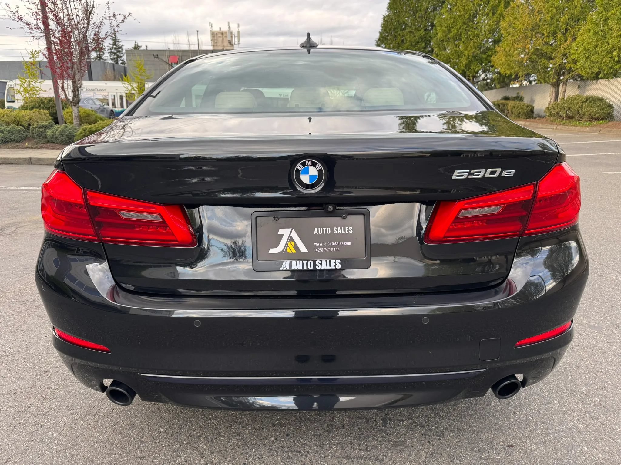 Used 2018 BMW 530e xDrive AWD/4WD image 9