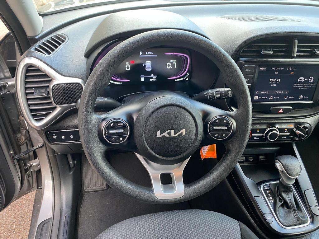 Used 2023 Kia Soul LX w/ LX Technology Package image 32