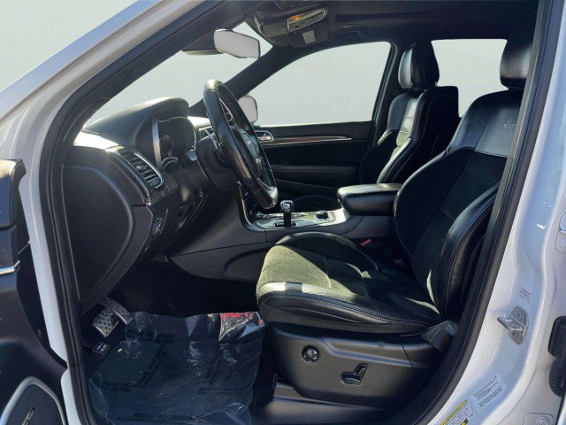 Used 2015 Jeep Grand Cherokee SRT image 17