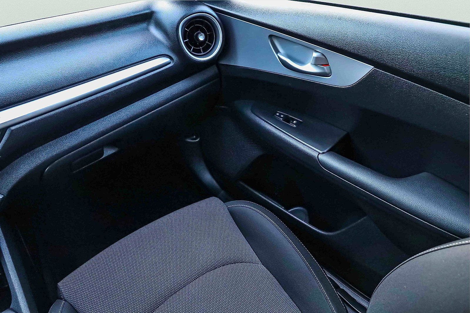 Certified 2024 Kia Forte LXS w/ LXS Technology Package image 19