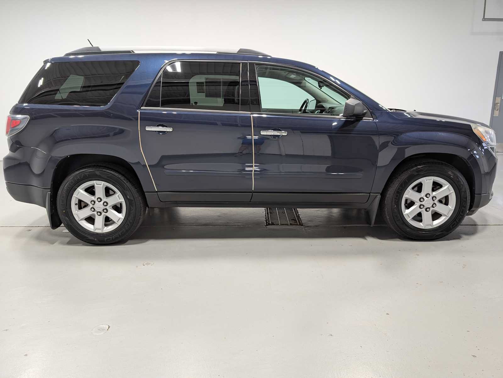 Used 2015 GMC Acadia SLE AWD/4WD image 7
