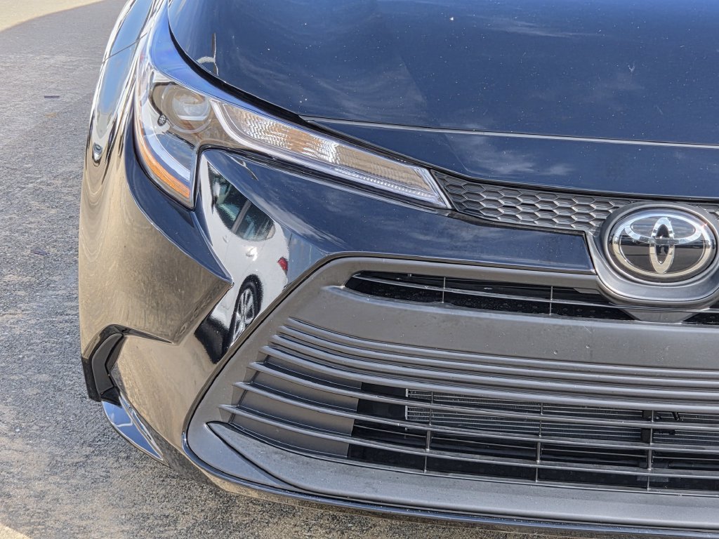 Used 2026 Toyota Corolla LE FWD image 5