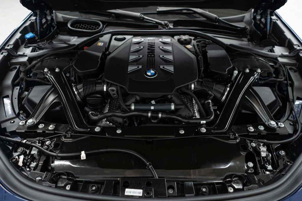 Used 2025 BMW 760i xDrive image 48