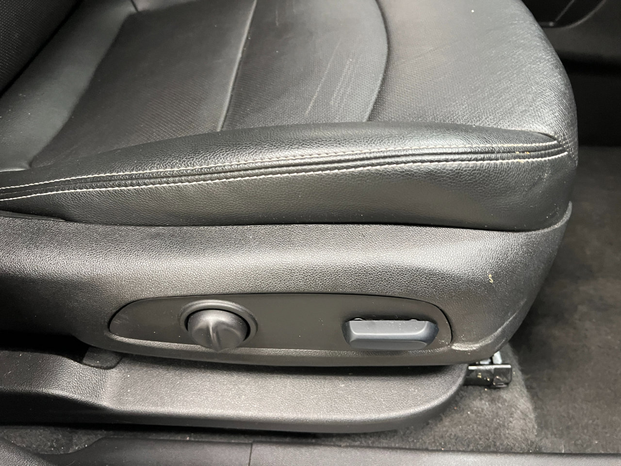 Used 2024 GMC Terrain SLT image 31