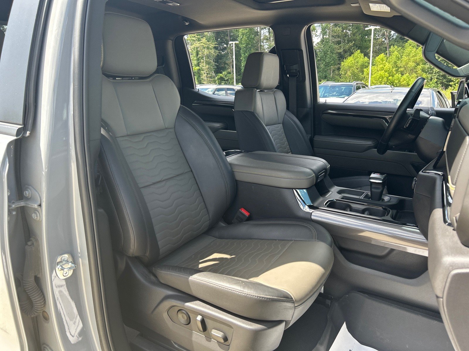 Used 2024 Chevrolet Silverado 1500 ZR2 w/ Technology Package AWD/4WD image 21