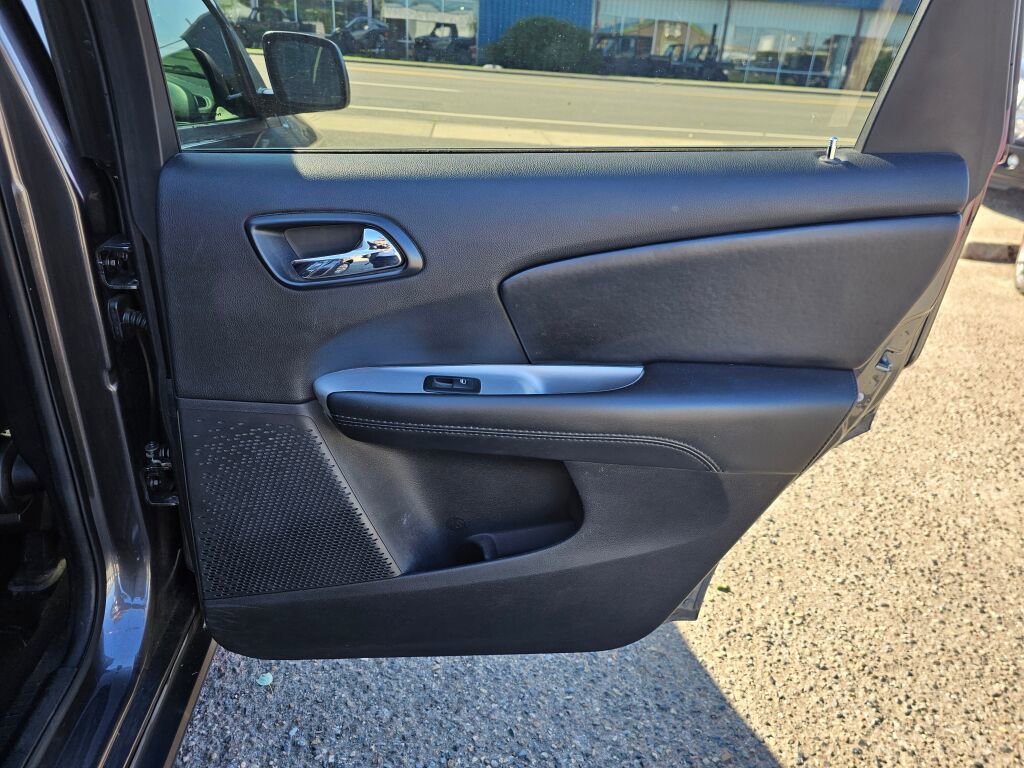 Used 2019 Dodge Journey SE image 14