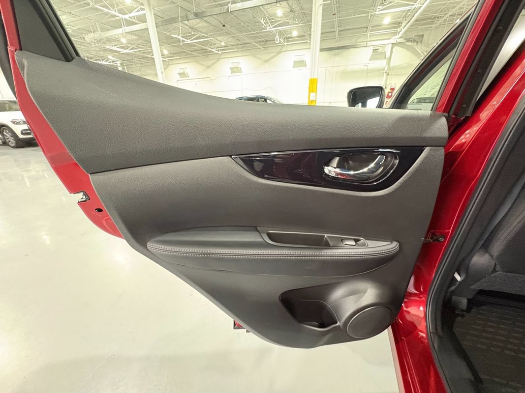 Used 2019 Nissan Rogue Sport SV AWD/4WD image 34