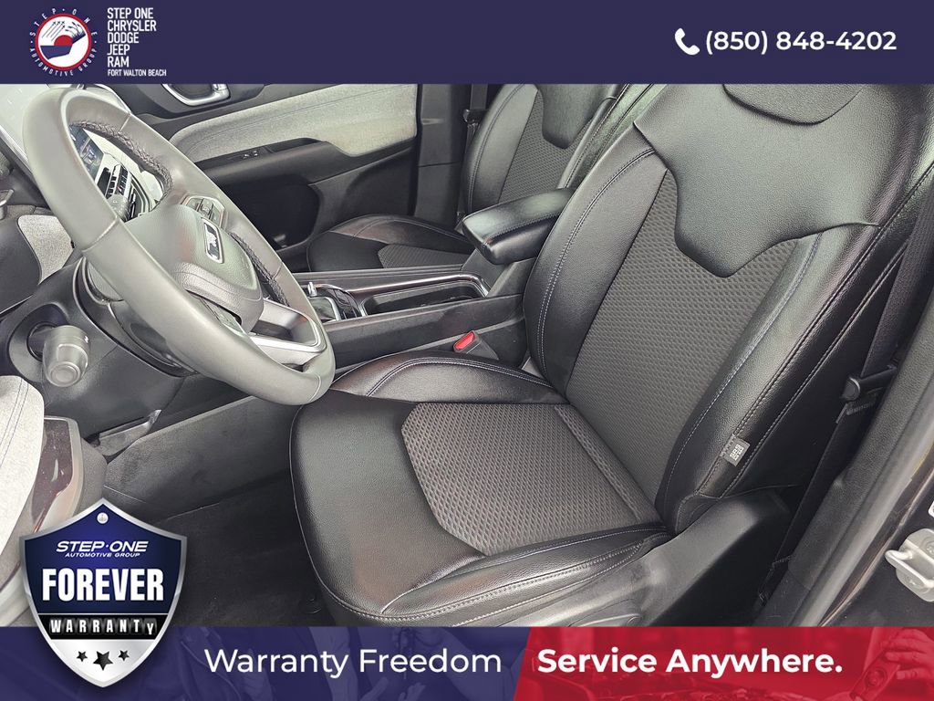 Used 2024 Jeep Compass Latitude AWD/4WD image 11