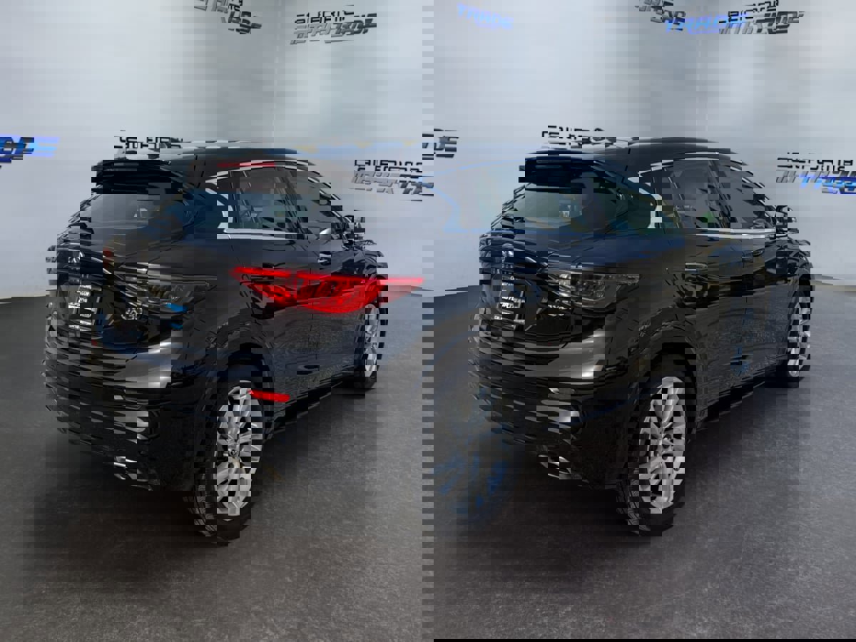 Used 2018 INFINITI QX30 w/ Cargo Package image 5