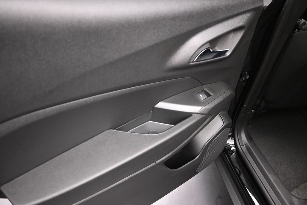 New 2026 Chevrolet Trax LS w/ LS Convenience Package FWD image 15