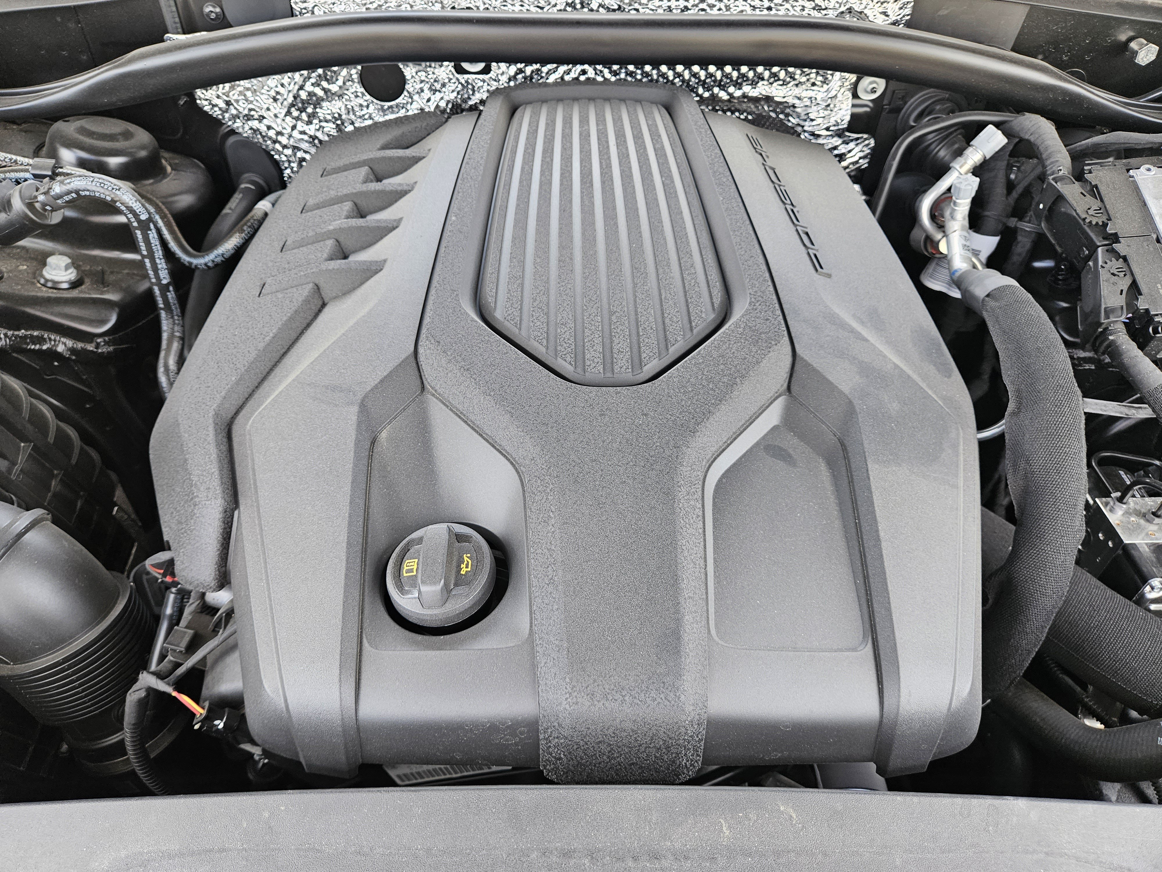 Certified 2026 Porsche Macan Turbo AWD/4WD image 30
