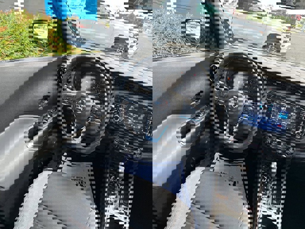 Used 2024 Nissan Kicks SR w/ SR Premium Package image 11