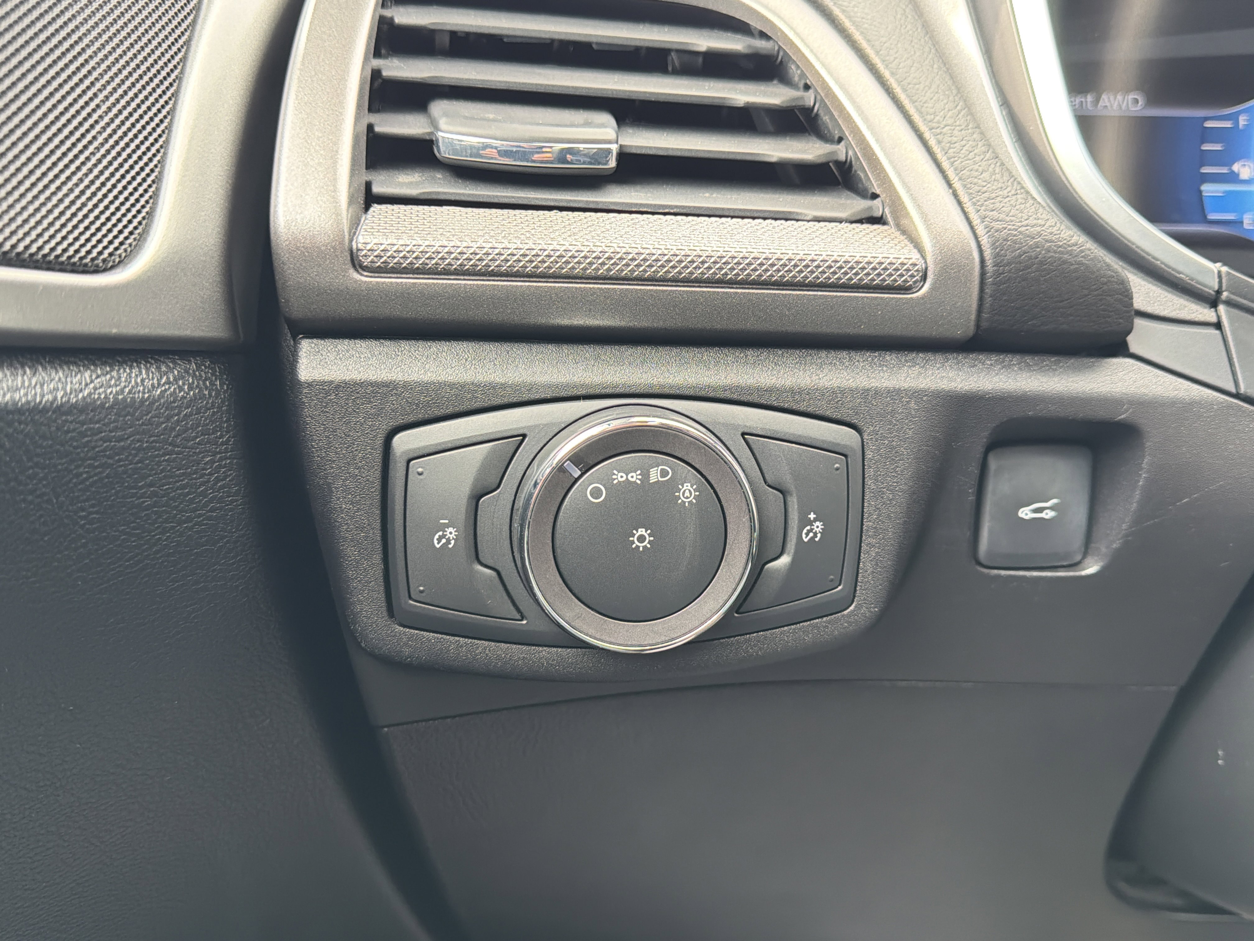 Used 2019 Ford Fusion SE image 22