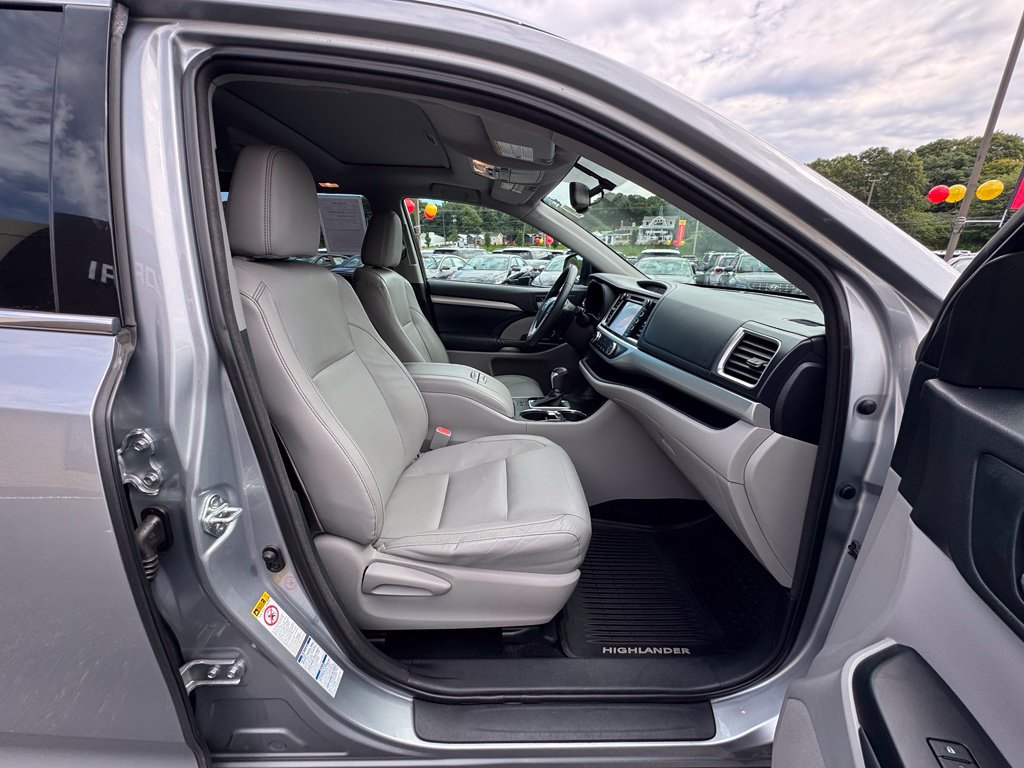 Used 2014 Toyota Highlander XLE AWD/4WD image 35