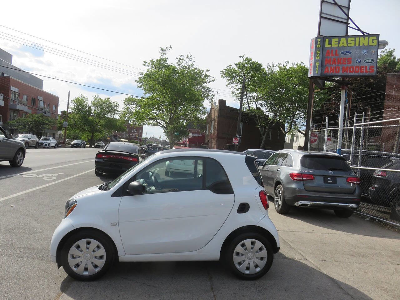 Used 2016 smart fortwo passion RWD image 6