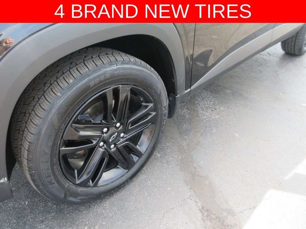 Used 2025 Chevrolet Trax ACTIV w/ Driver Confidence Package FWD image 3