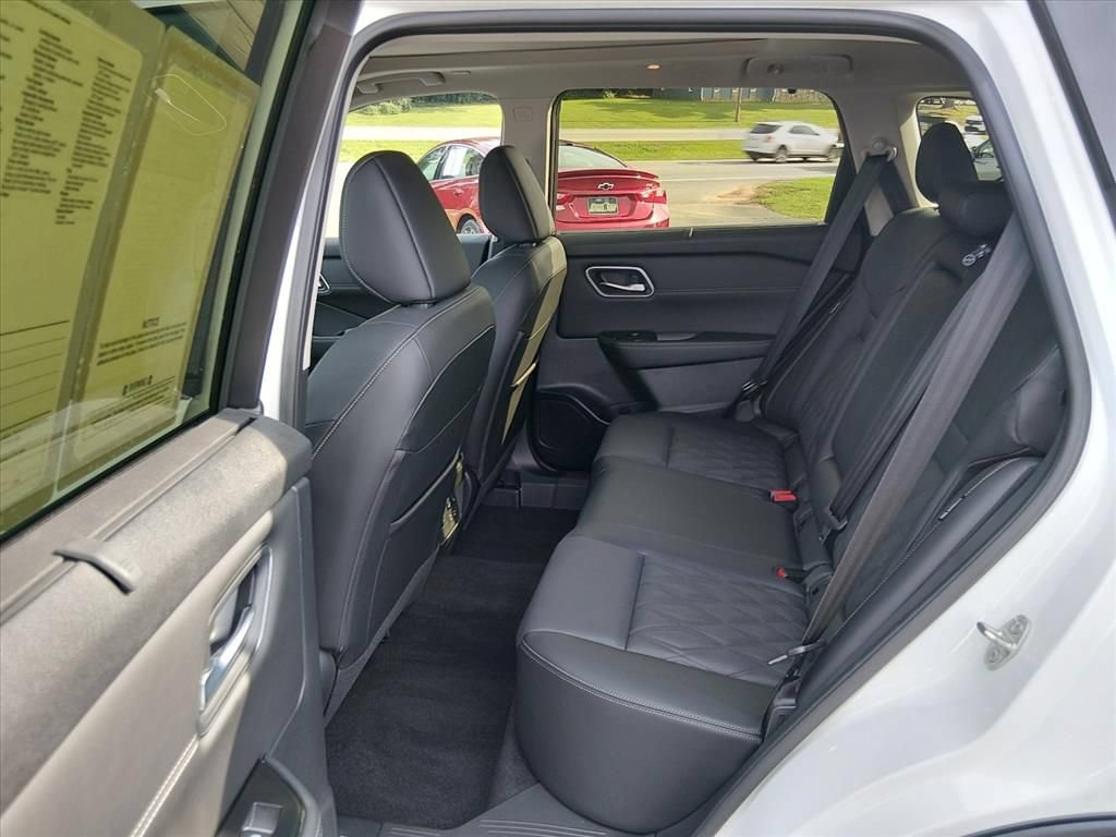 Certified 2025 Nissan Rogue Platinum w/ Tech Package FWD image 12