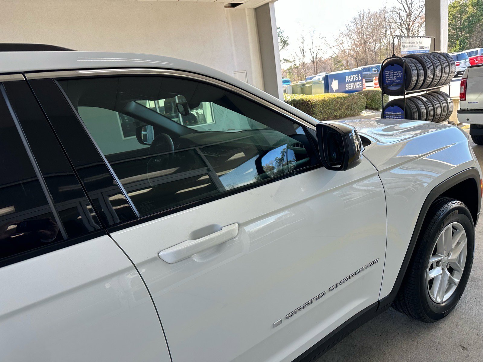 Used 2024 Jeep Grand Cherokee L Laredo w/ Luxury Tech Group I image 11