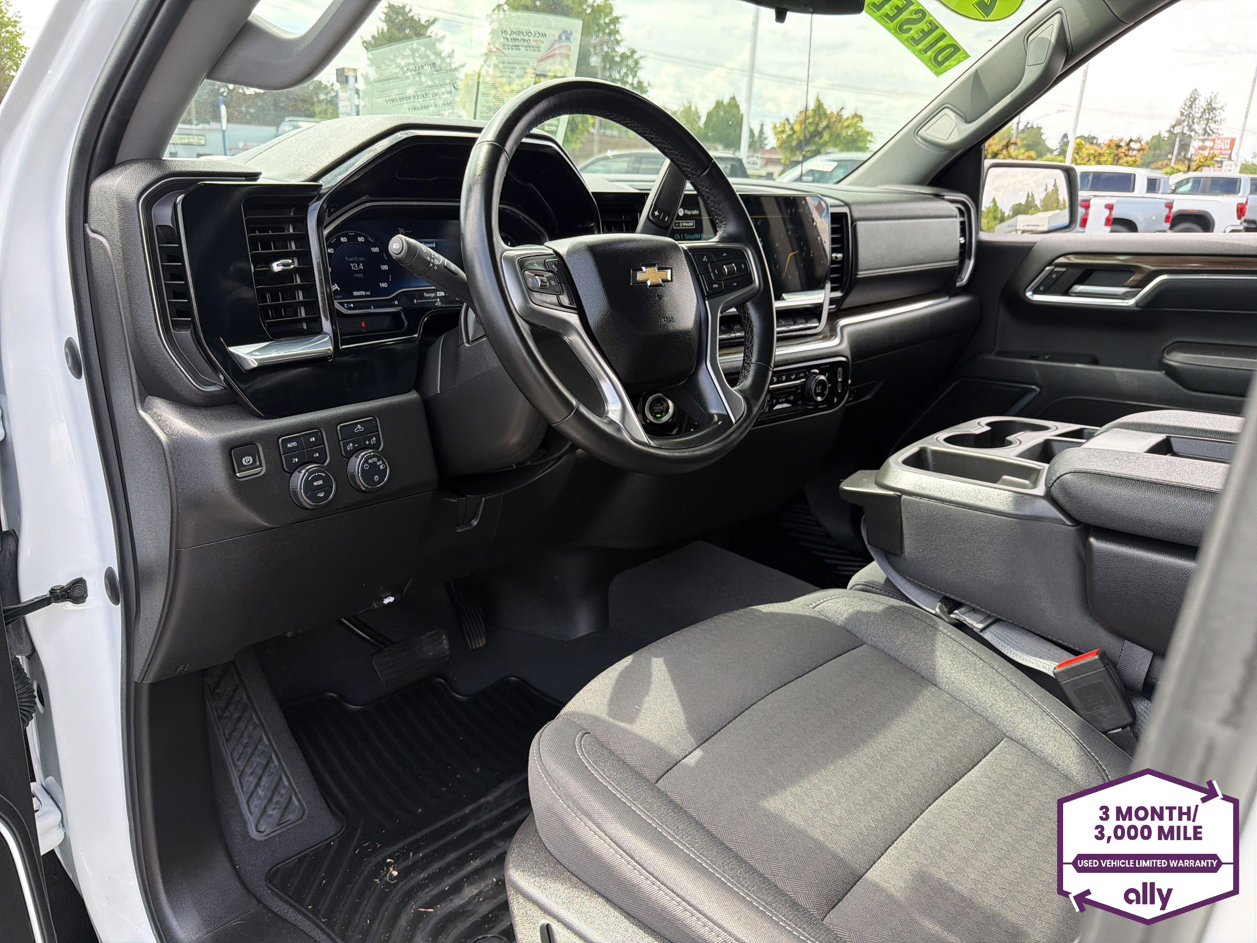 Used 2023 Chevrolet Silverado 1500 LT w/ Z71 Off-Road Package AWD/4WD image 9