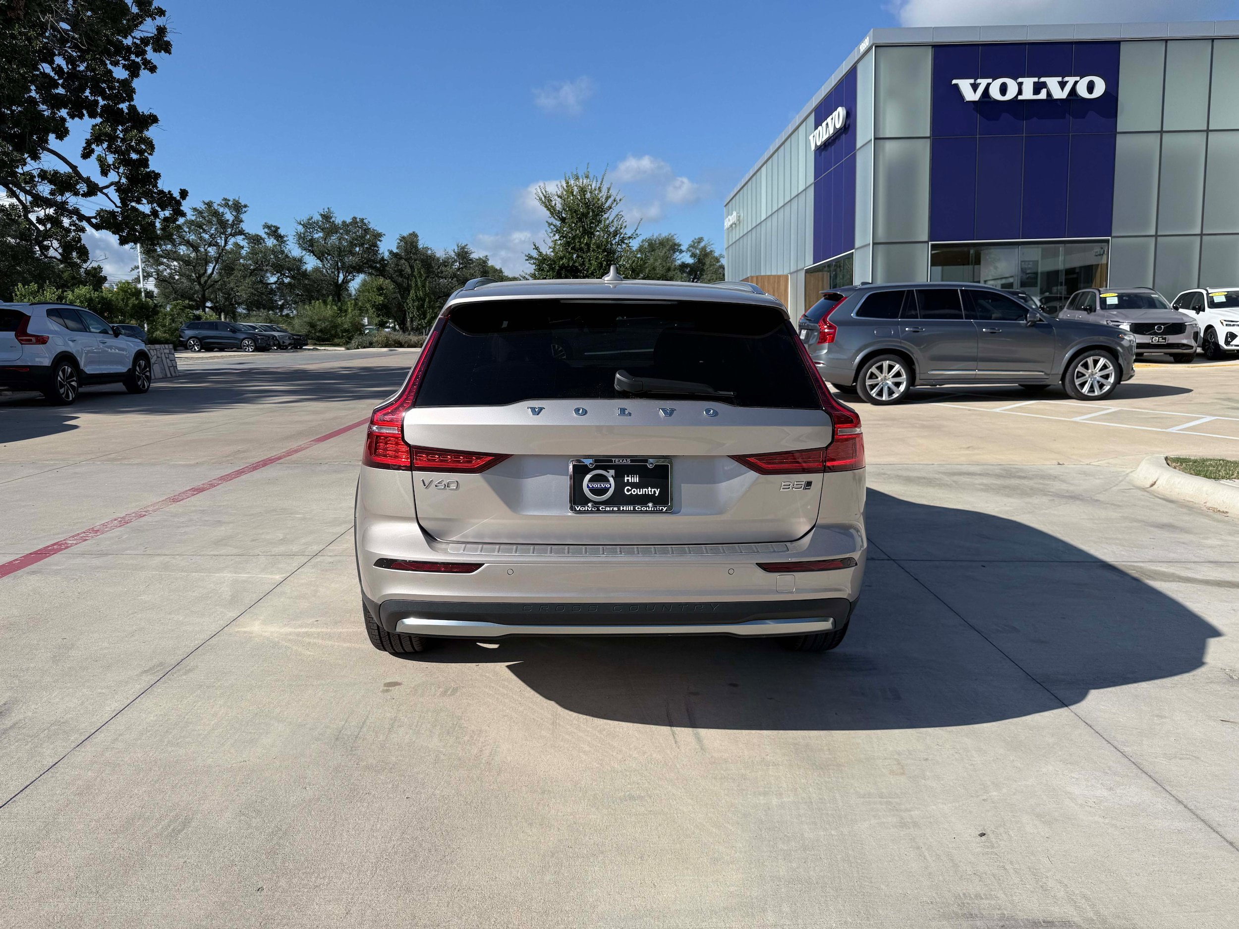 New 2026 Volvo V60 B5 Cross Country Ultra w/ Protection Package Premier AWD/4WD image 5