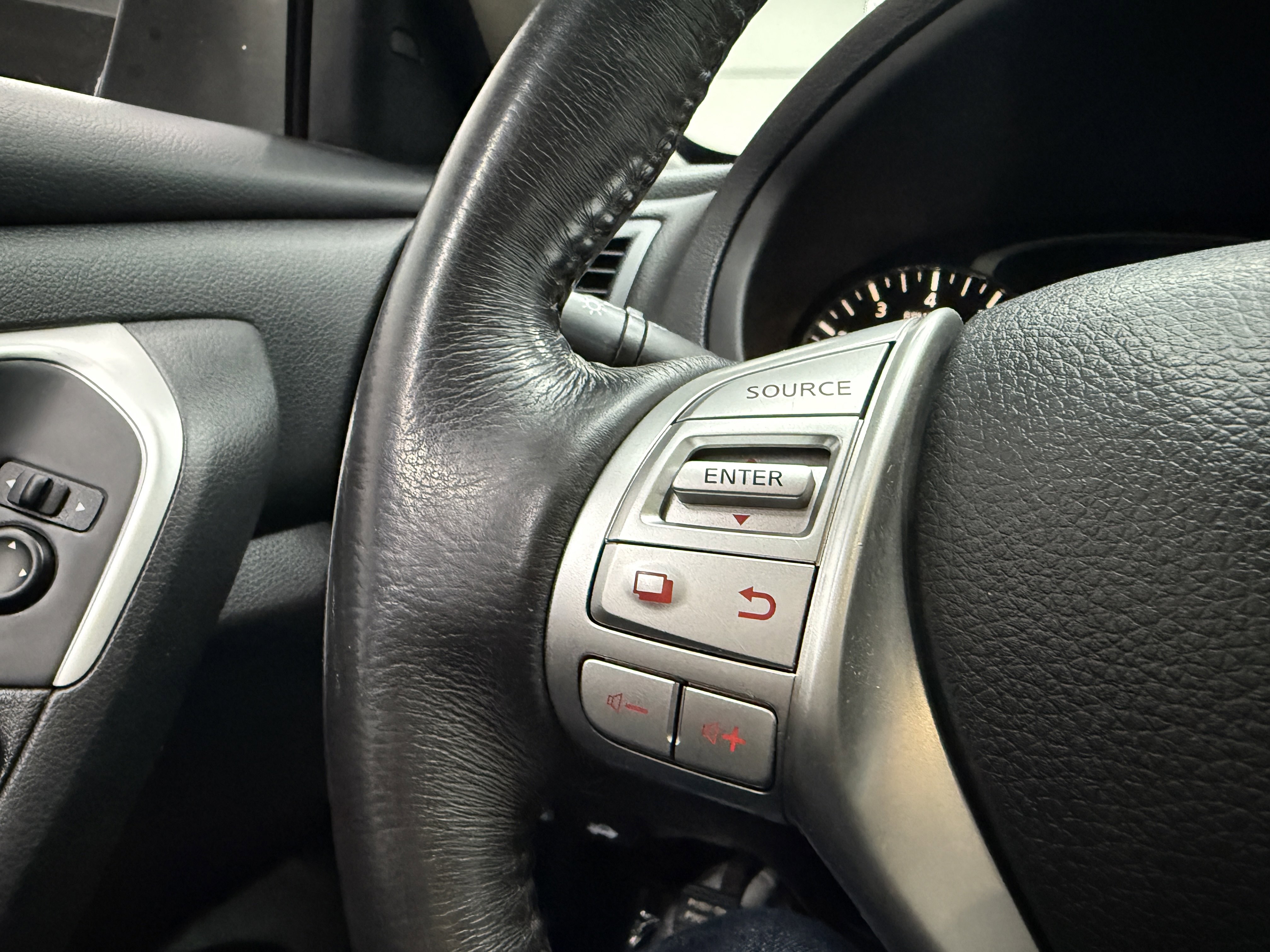 Used 2018 Nissan Altima 2.5 SV image 14