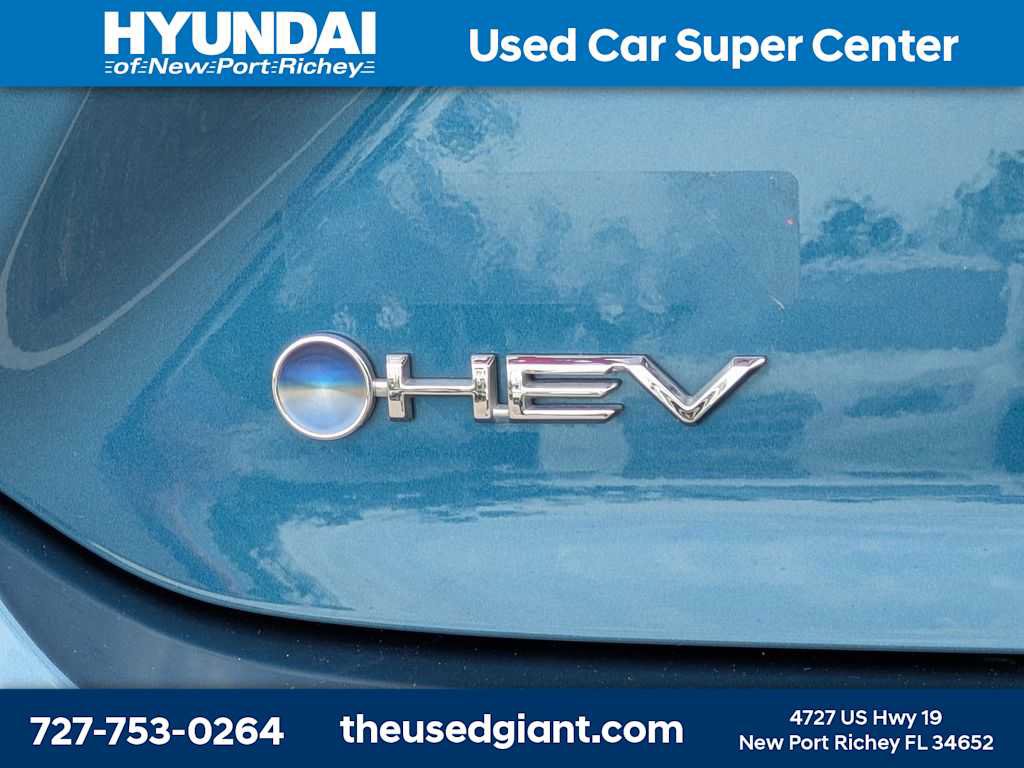Used 2025 Toyota Camry SE FWD image 12