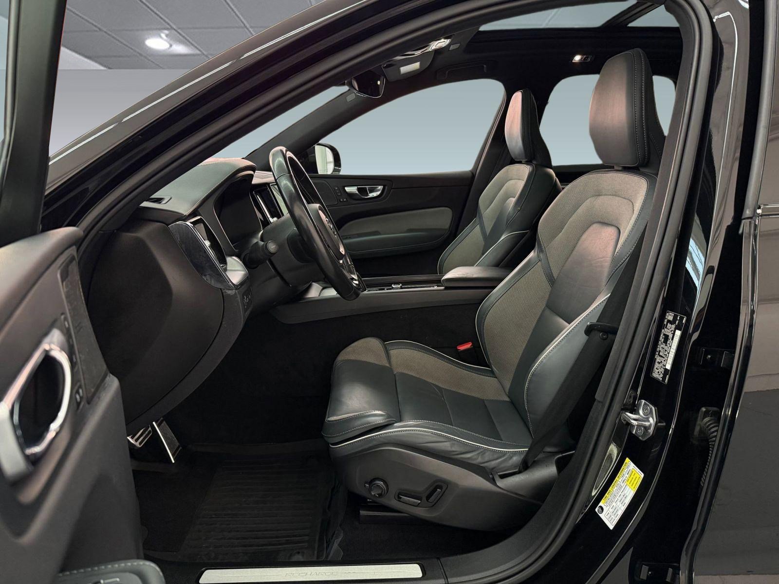 Used 2021 Volvo XC60 T8 R-Design w/ Advanced Package AWD/4WD image 5