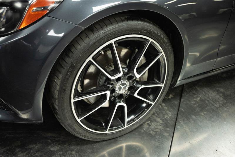 Used 2015 Mercedes-Benz C 300 4MATIC Sedan image 4