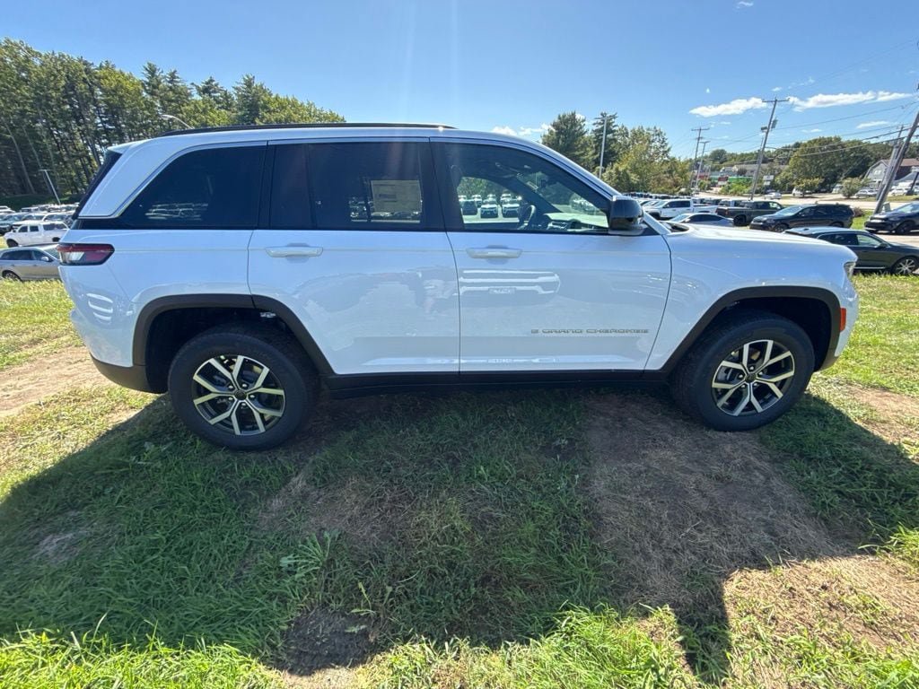 New 2027 Jeep Grand Cherokee Laredo X AWD/4WD image 6