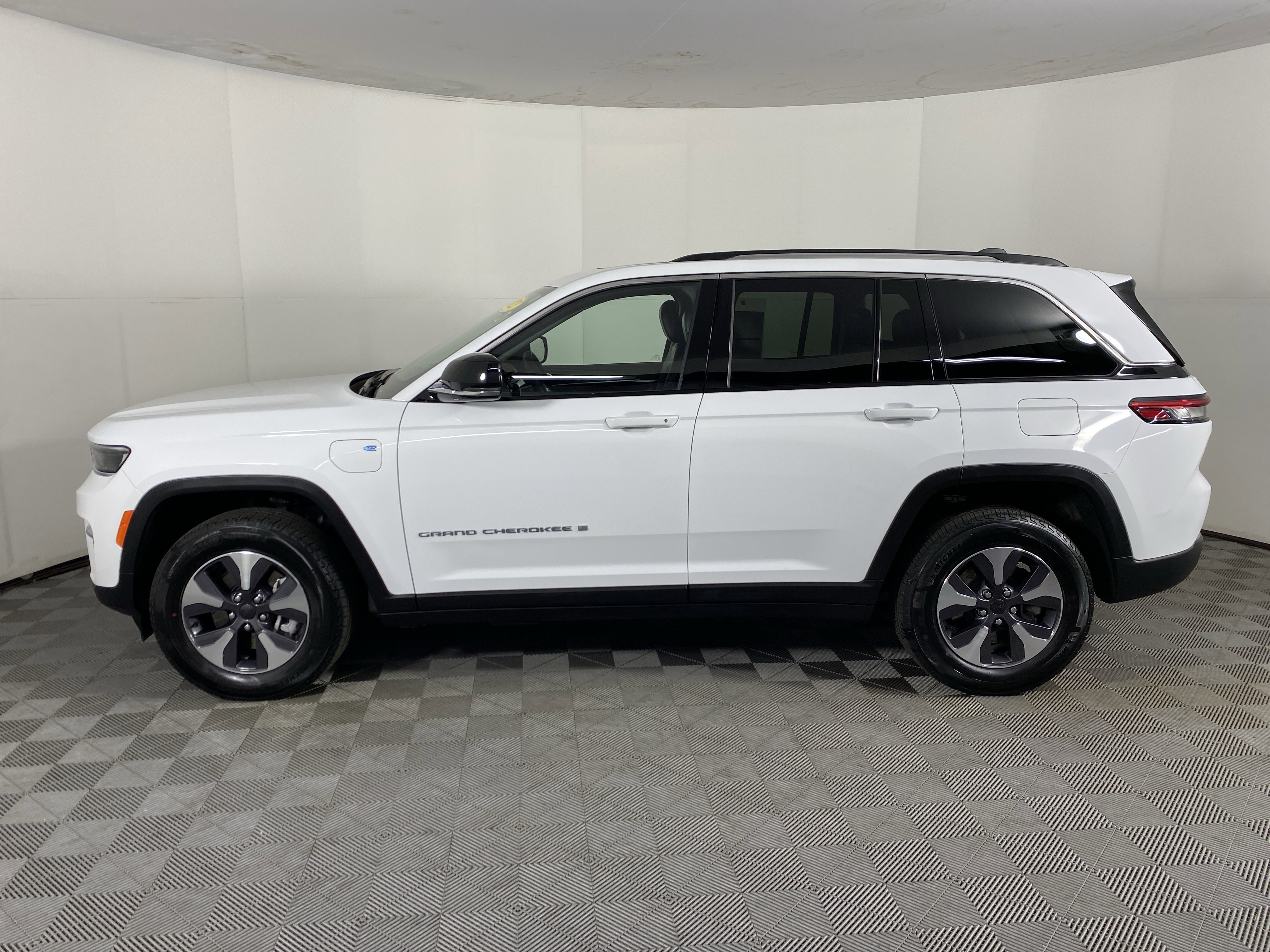 Used 2022 Jeep Grand Cherokee Limited 4xe AWD/4WD image 12