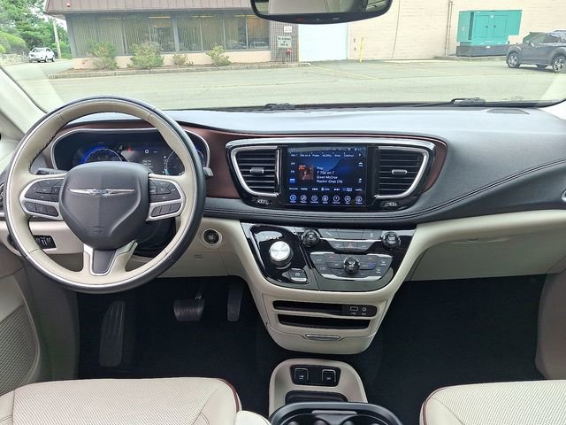 Used 2017 Chrysler Pacifica Limited image 15