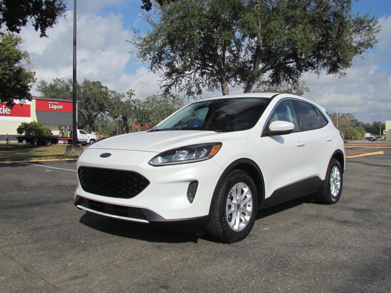 Used 2020 Ford Escape SE FWD image 2