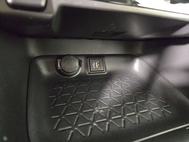 Used 2025 Toyota RAV4 XLE FWD image 25