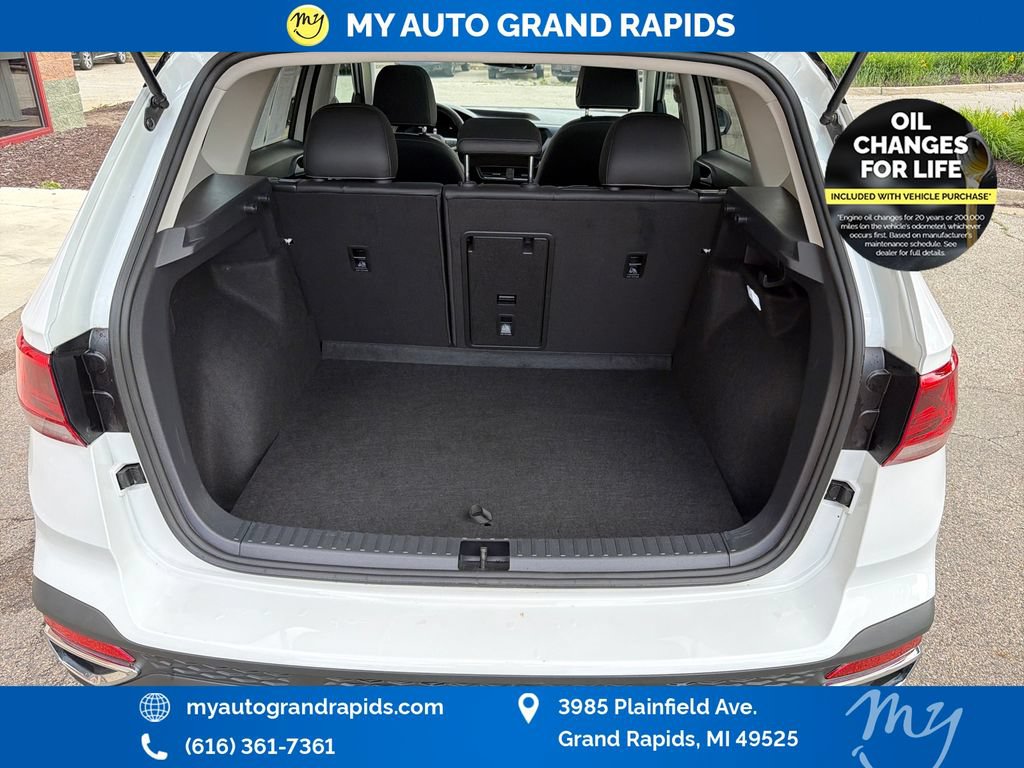 Used 2024 Volkswagen Taos SE w/ Panoramic Sunroof Package AWD/4WD image 29