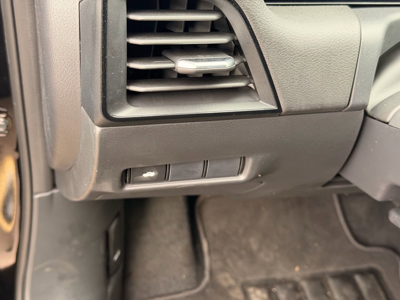 New 2026 Nissan Sentra SR w/ Floor Mat Package image 17